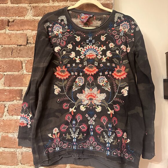 Johnny Was Embroidered Camo Nindi Henley Thermal Size Small - Picture 3 of 5